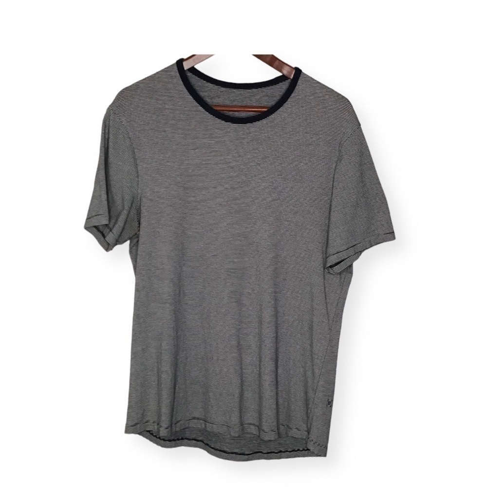 LULULEMON  5 Year Basic Tee Updated Fit in Delta Stripe White True Navy